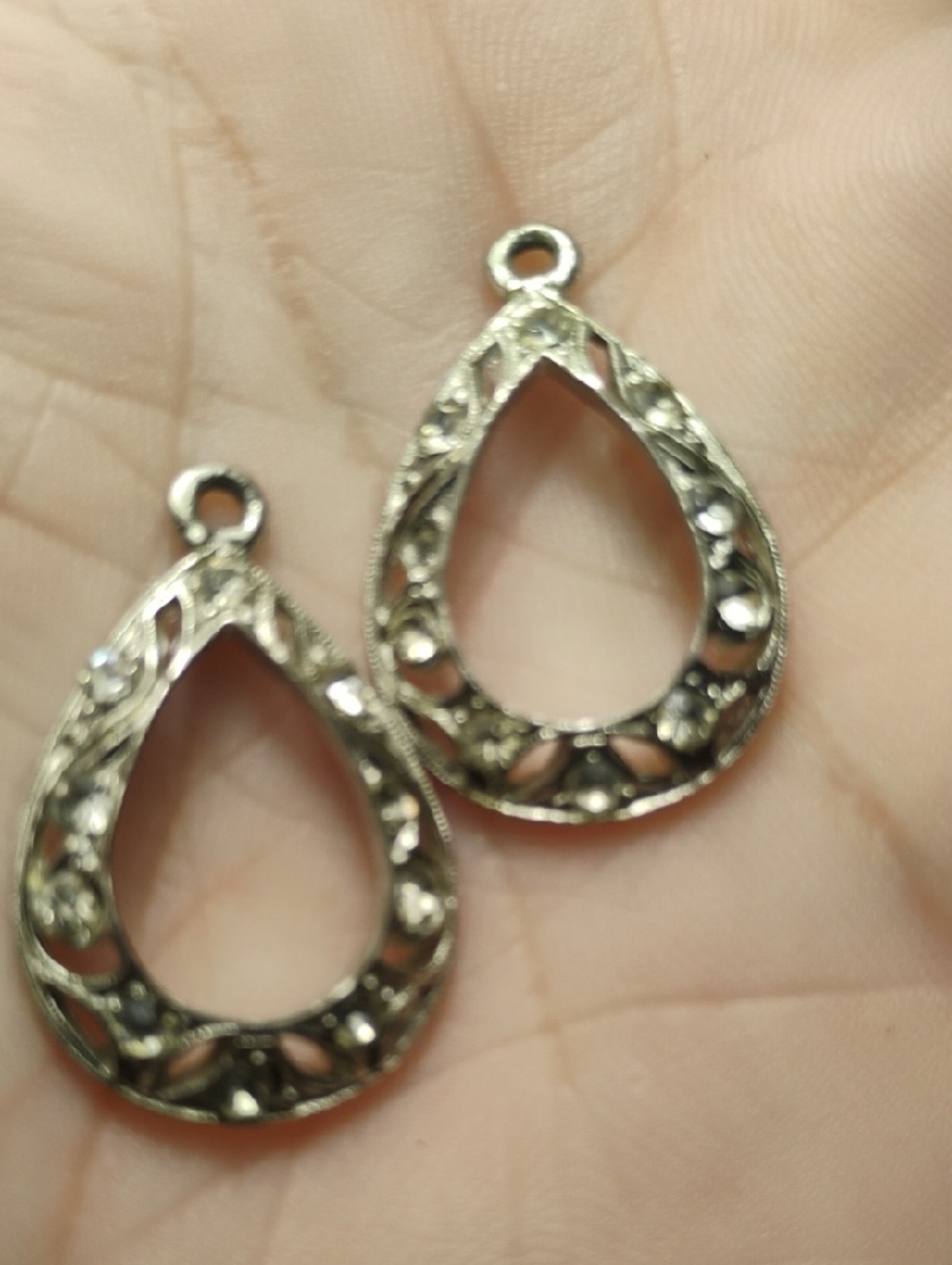 Vintage Silver Tone Filagree Pendants/Earrings